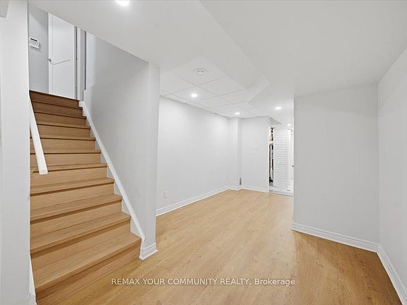 5th image of 2 Hollywood Hill Cir