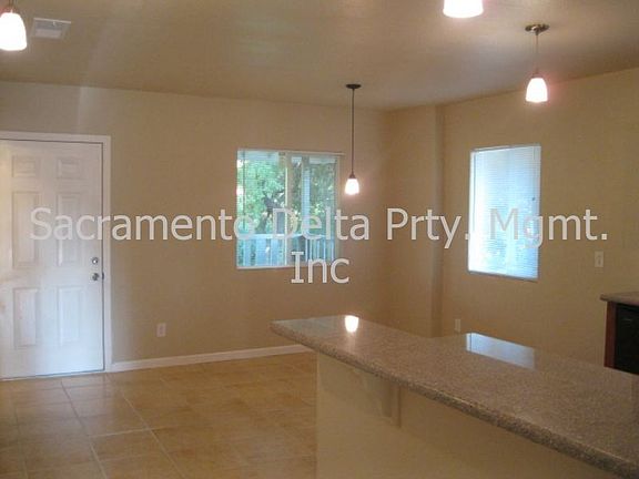3rd image of 745 Yolo St