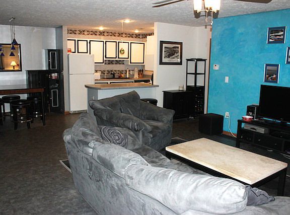 4th image of 685 Scott Dr