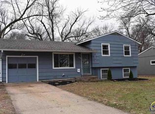 5219 SW 31st St, Topeka, KS 66614