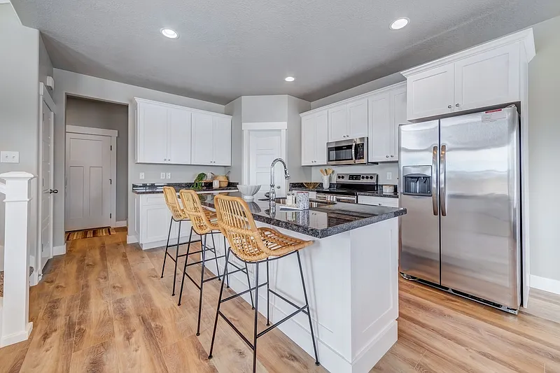 4 bed, 2.5 bath, 2200 sqft, $775 — Photo 3