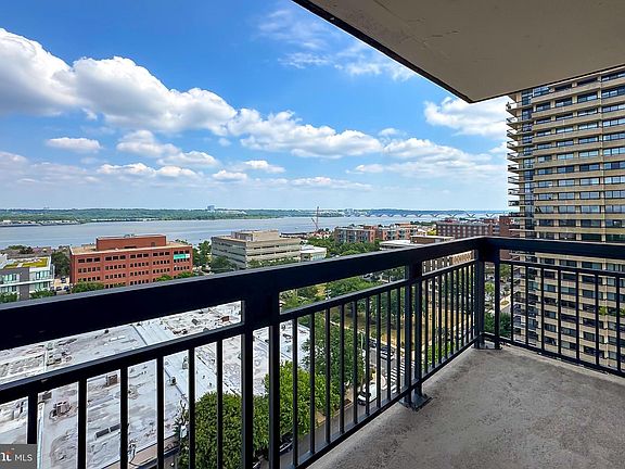 4th image of 801 N Pitt St APT 1407