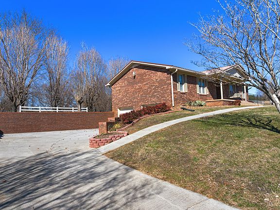 3rd image of 1711 Canary Ln