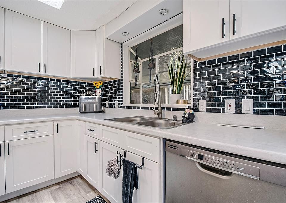 17th image of 2602 EINWOOD DRIVE