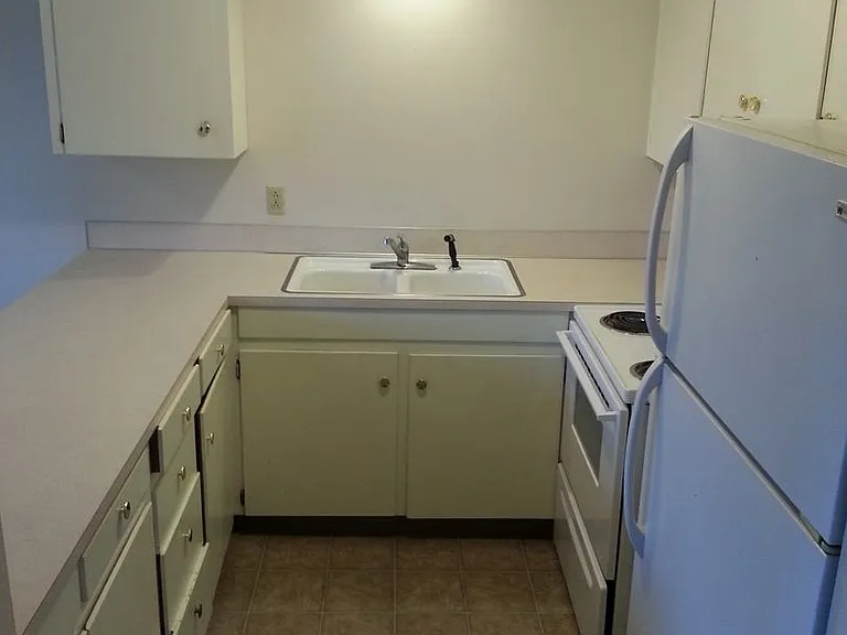 007-Garden Apartments — Photo 14