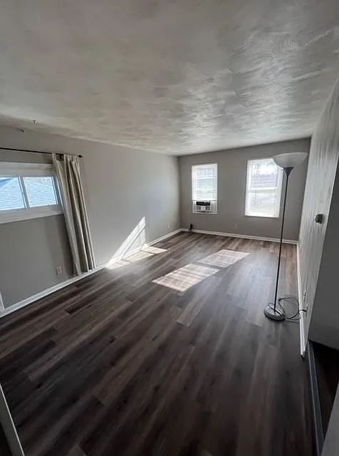1 bed, 1200 sqft, $700 — Photo 1