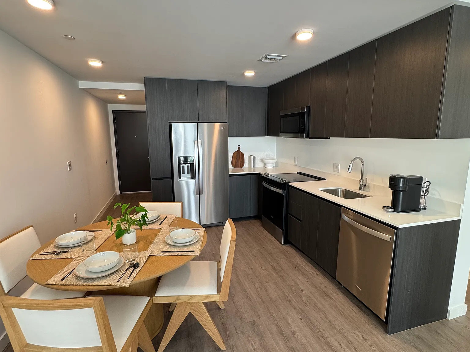 1 bed, 800 sqft, $2,790 — Photo 3