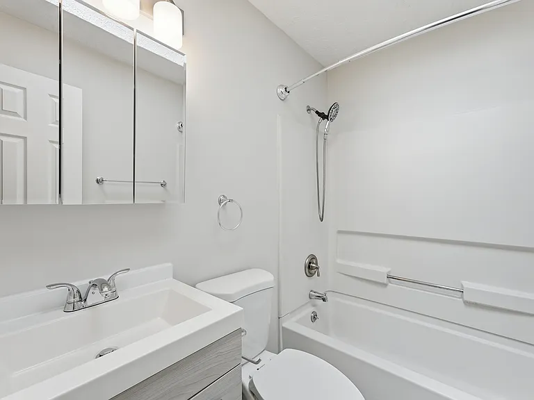 2401 W Rosecroft Village Cir — Photo 11