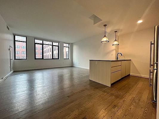 1st image of 125 Parkside Ave #3G