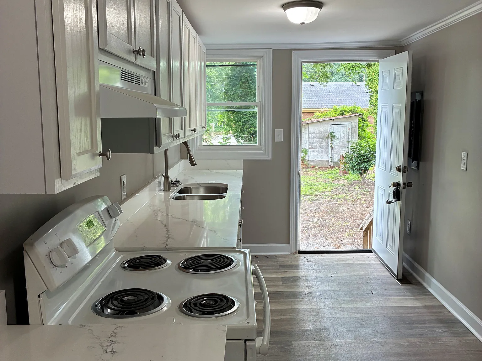 2 bed, 841 sqft, $1,050 — Photo 3