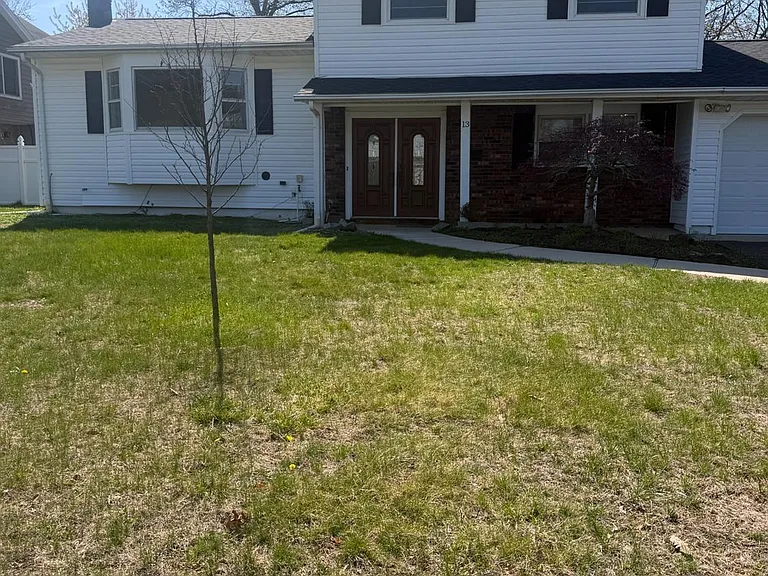 13 Oakwood Dr — Photo 2