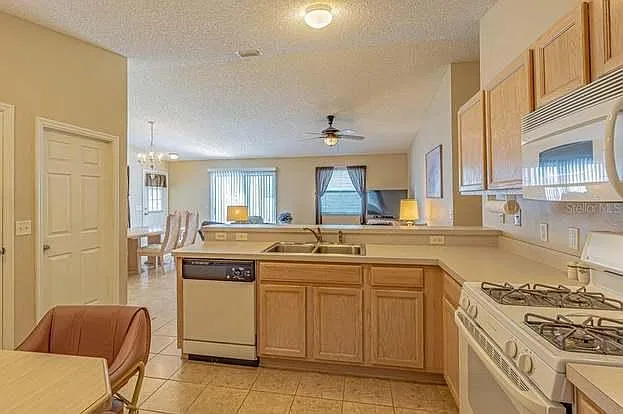 9371 SE 173rd Surrey Ln — Photo 8