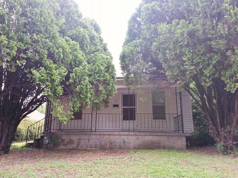 1st image of 211 S Blaine St