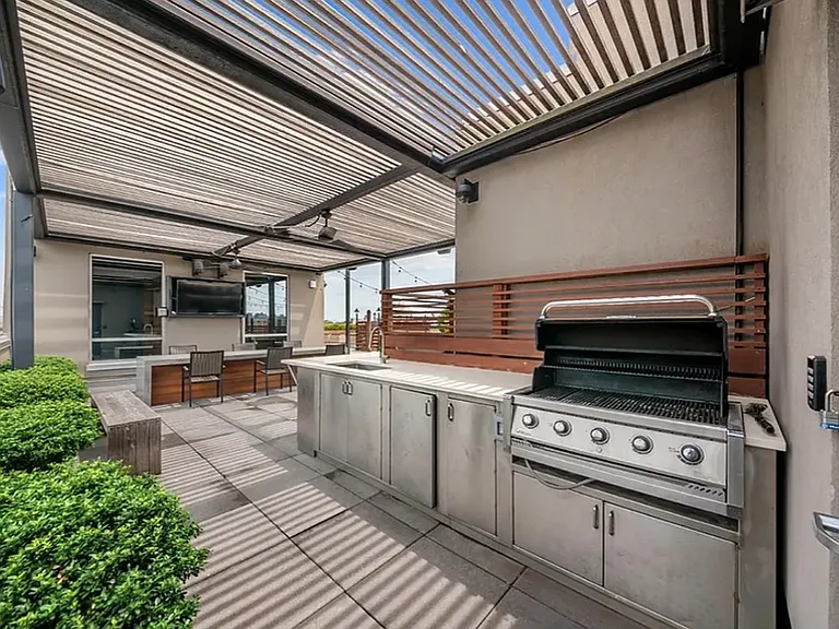 395 Leonard St #533 — Photo 17
