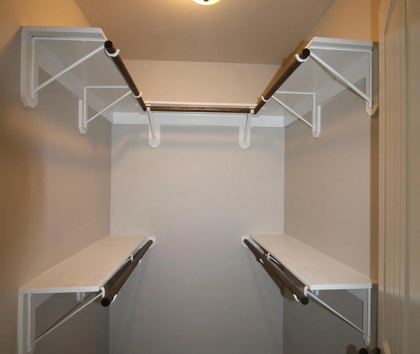 413 Lizzie St — Photo 4