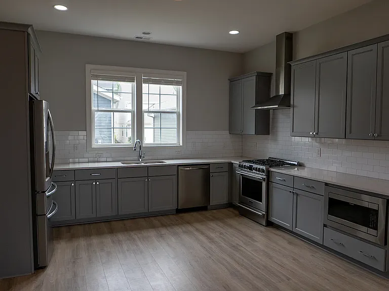 1113 Starkville St — Photo 4