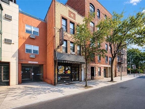 2nd image of 10 Bay Ridge Ave