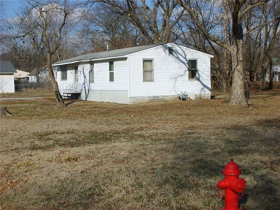 407 S Locust St, Cherokee, KS 66724 | MLS #2422246 | Zillow
