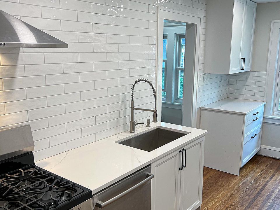 1st image of 3345 Dupont Ave S
