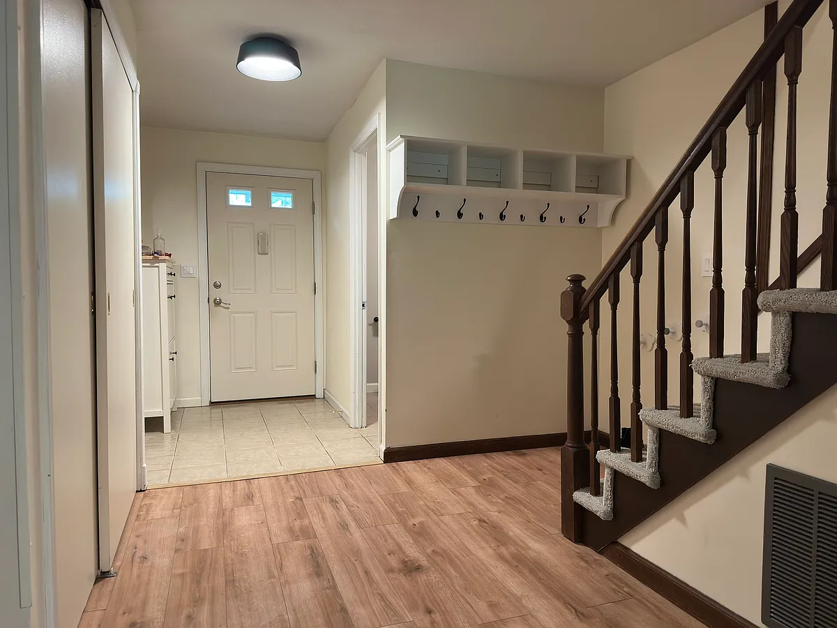 Entrance - 143 Brittany Farms Rd #A