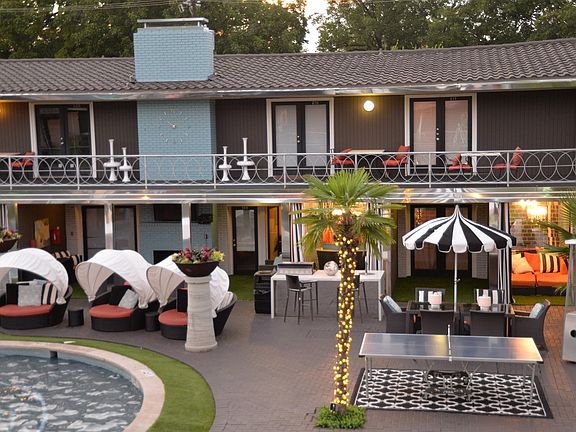 5727 Gaston - STARDUST courtyard outdoor entertainment