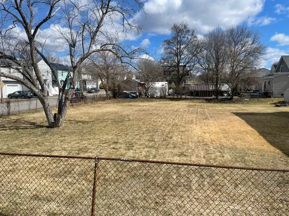 87 Lafayette St, Lowell, MA 01854