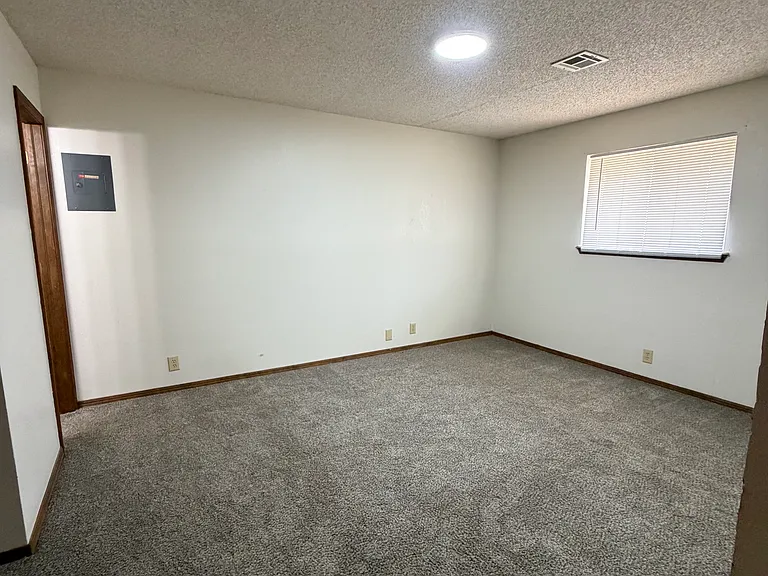 707 SE Chickasaw Ave — Photo 4
