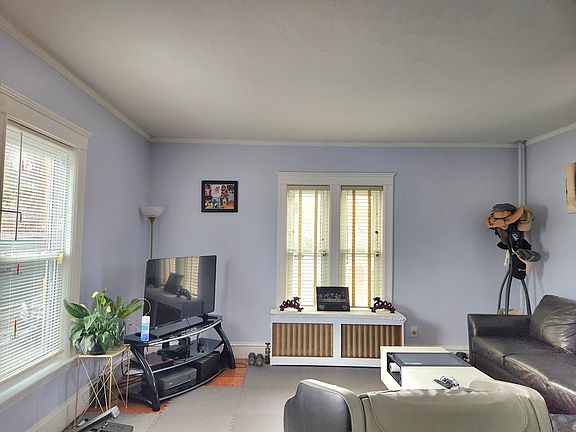 5th image of 60 Circuit Ave S