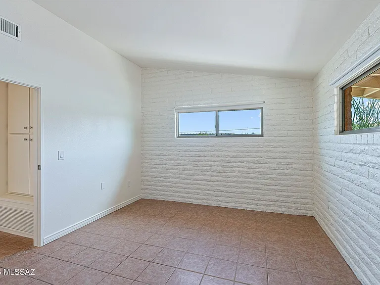 519 S Avenue D — Photo 19
