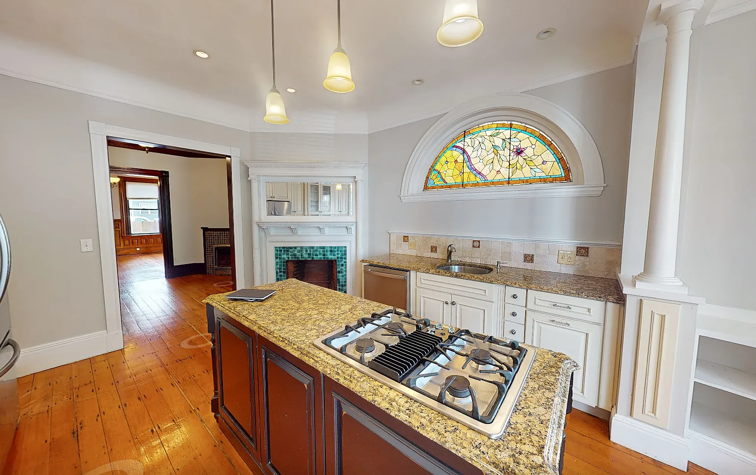 2 bed, 1300 sqft, $4,700 — Photo 4