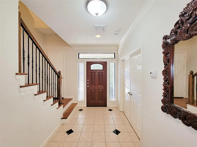 604 Reinerman St — Photo 3