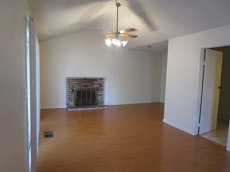 812 Briarwood Ct — Photo 10