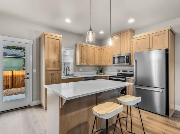 63290 NW Ski Ln, Bend, OR 97703