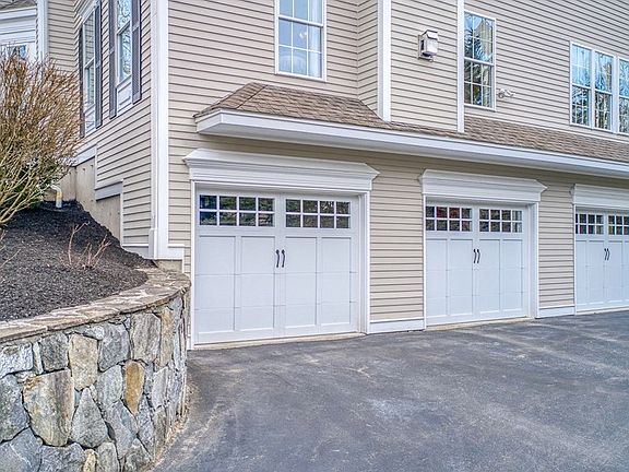4th image of 290 Webster Woods Ln