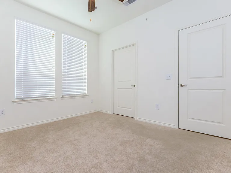 Campus Apartments — Photo 35
