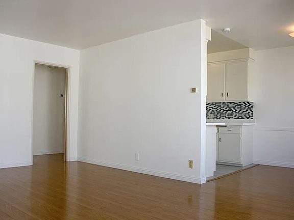 3rd image of 833 11th St APT 7