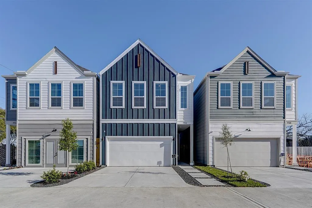 3 bed, 2.5 bath, 1579 sqft, $2,400 — Photo 1