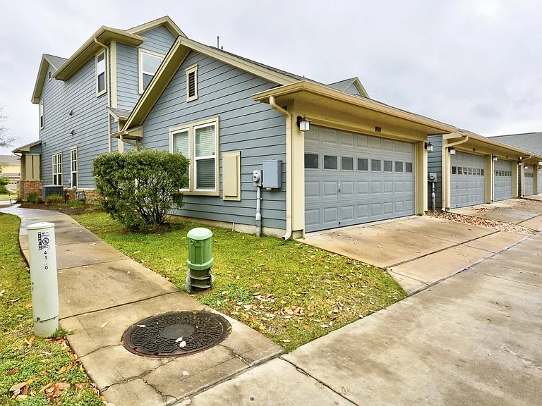 4136 Berkman Dr — Photo 23