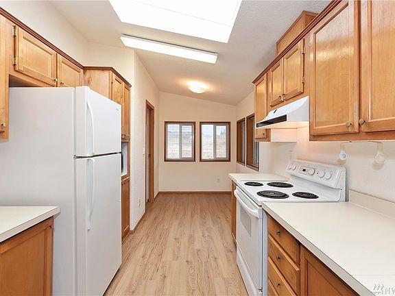 Enjoy the light and bright kitchen with eating area. 