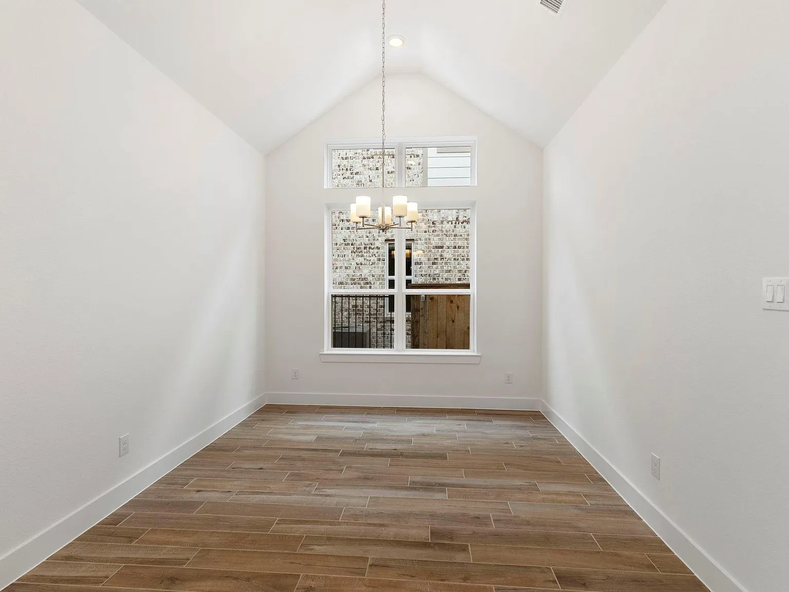 4 bed, 3.0 bath, 2496 sqft, $4,450 — Photo 4