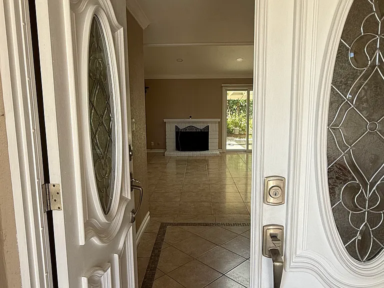 15431 Lorraine Way — Photo 3