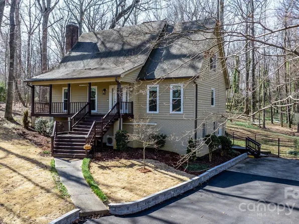 608 Bubbling Well Rd, Matthews, NC 28105