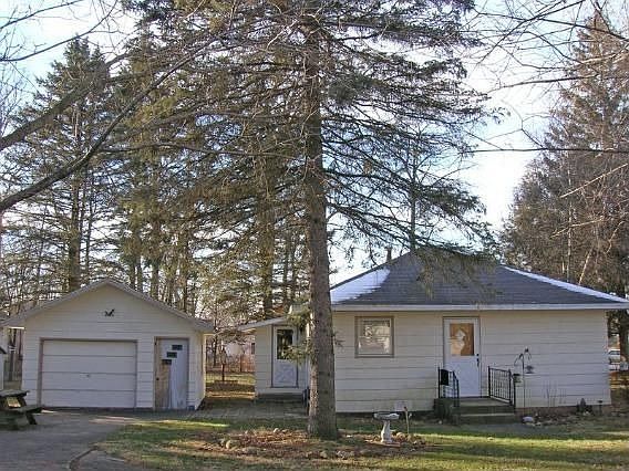 1st image of W1036 Woodbine Rd