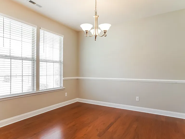 335 Clubhouse Dr — Photo 8