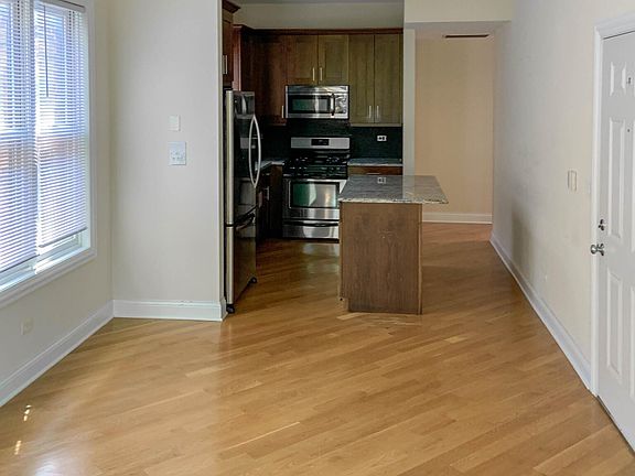 4th image of 2348 N Greenview Ave #2