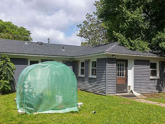3rd image of 2102 Virginia Blvd NW