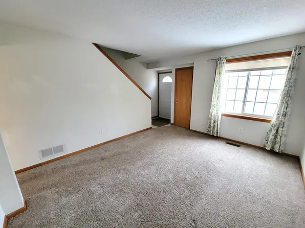 915 7th St APT 14, Jordan, MN 55352