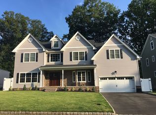 38 Commonwealth Rd, Kenilworth, NJ 07033