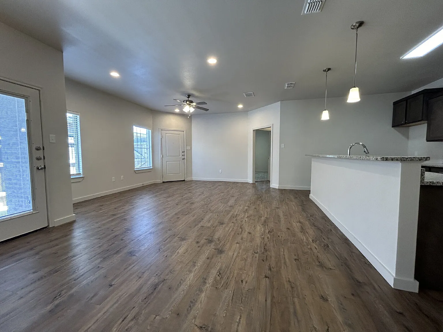 3 bed, 2.0 bath, 1518 sqft, $1,600 — Photo 2