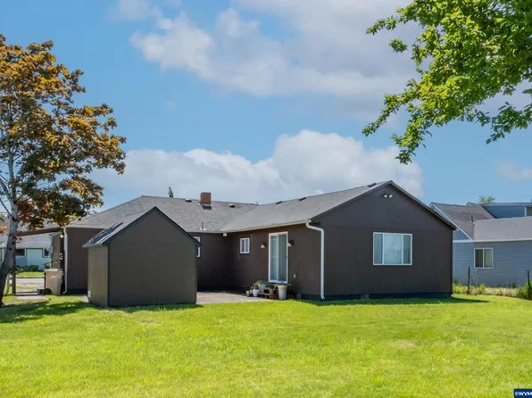 1021 S Airport Rd, Lebanon, OR 97355